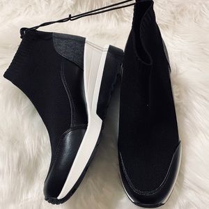 SOLD!!! Michael Kors Skyler Sneaker